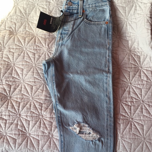 Levi’s wedgie light wash denim jeans - Picture 12 of 12